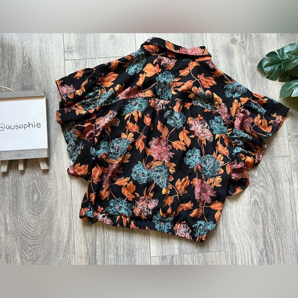 Abound twist front fall leaves button down cropped flutter sleeve top. Size xs - Picture 5 of 7